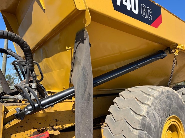 2019-caterpillar-740-gc-image-14