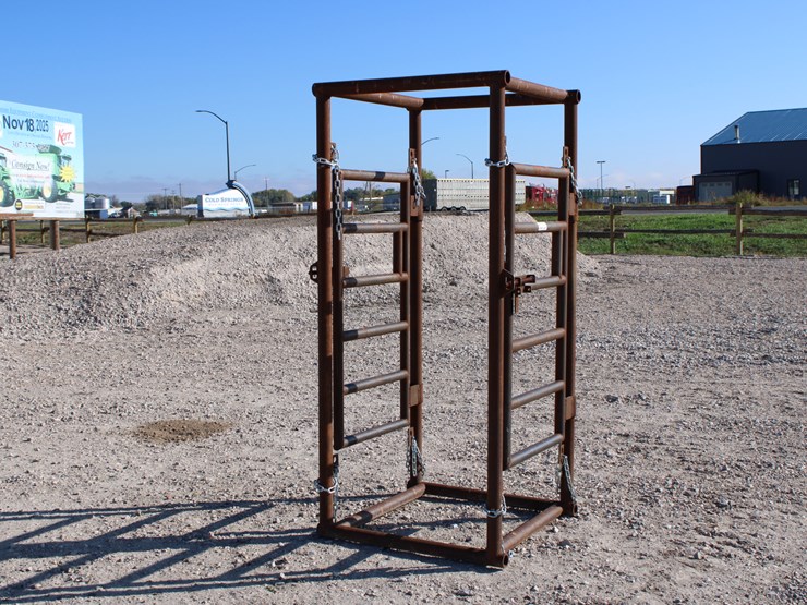 #2087-•-#2087-alley-access-palpation-cage-image-3