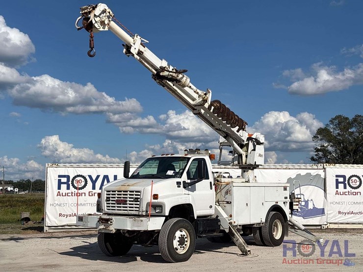 2007-gmc-c8500-altec-dl45tr-insulated-material-handling-digger-derrick-truck-image-1