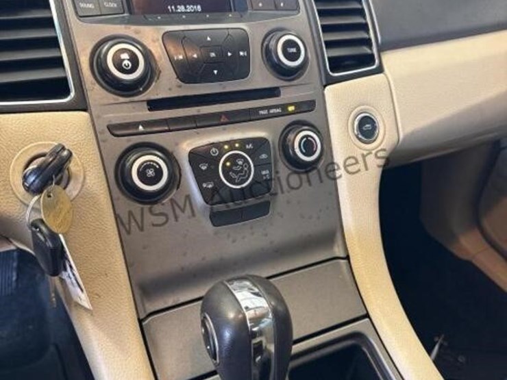 2016-ford-taurus-se-sdn-image-17