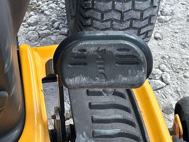 2011-club-cadet-13wx90as056-42in-riding-mower-image-14