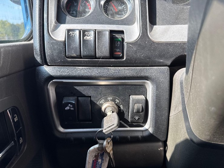 2012-kenworth-t660-image-37