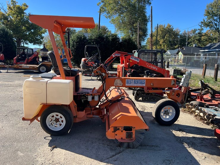 lay-mor-sweepmaster-300-image-2