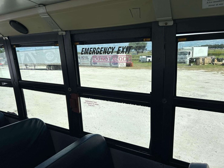 2007-freightliner-b2-image-22