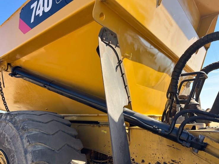 2019-caterpillar-740-gc-image-26