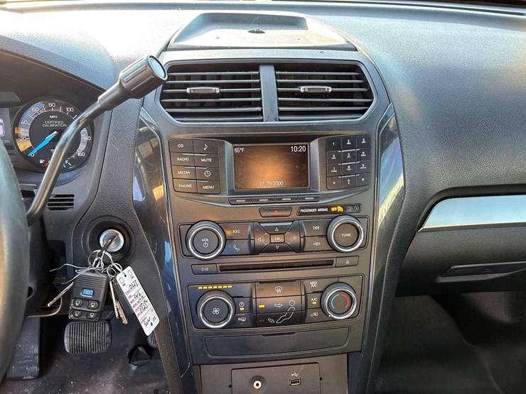 2018-ford-explorer-image-17