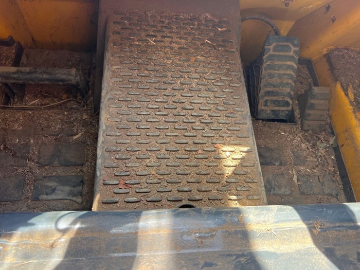 2020-deere-317g-image-27