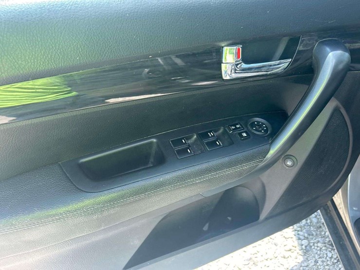 2012-kia-sorento-image-11