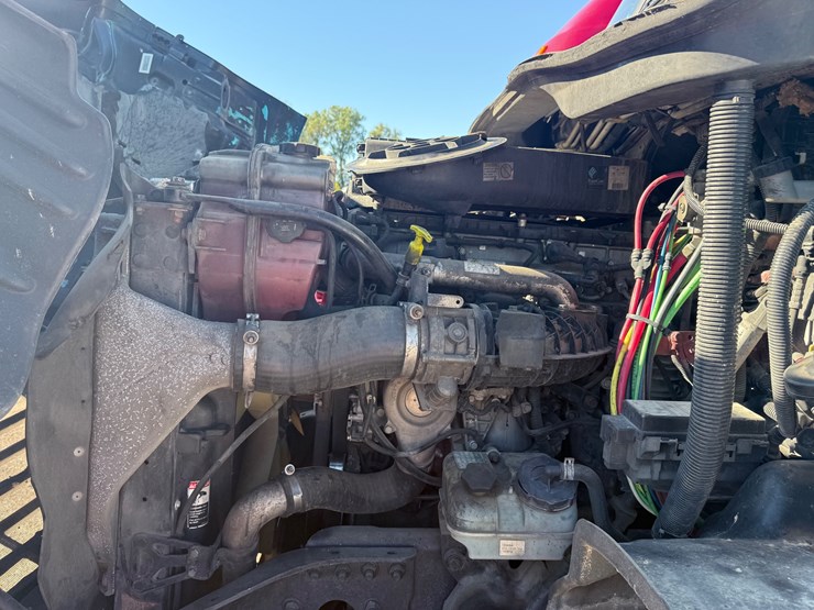 2015-freightliner-cascadia-113-image-50