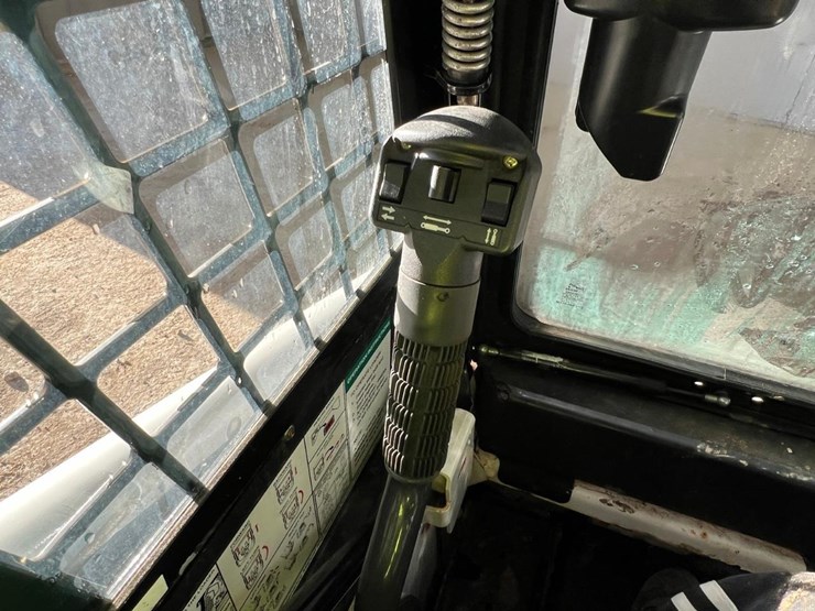 2014-bobcat-s70-image-21