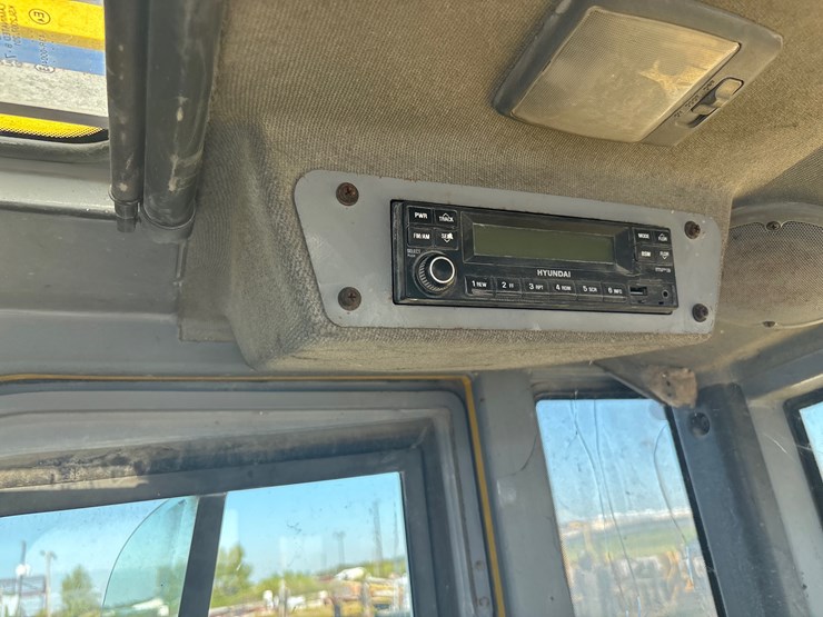 2012-hyundai-160d-7e-image-15