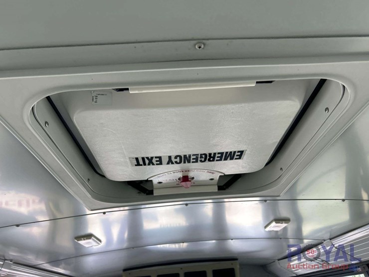 2009-freightliner-b2-image-19