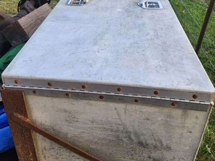 two-aluminum-spread-axle-tool-boxes-24"x60"-image-3