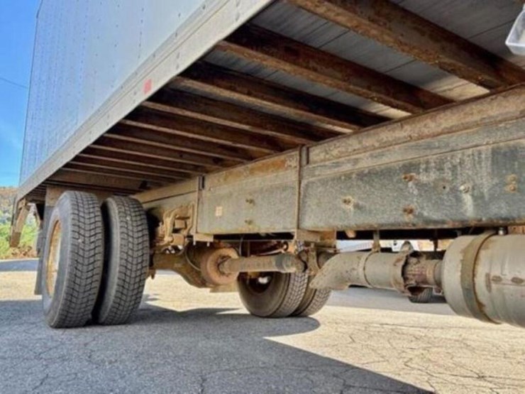 2013-ford-f750-xl-image-28