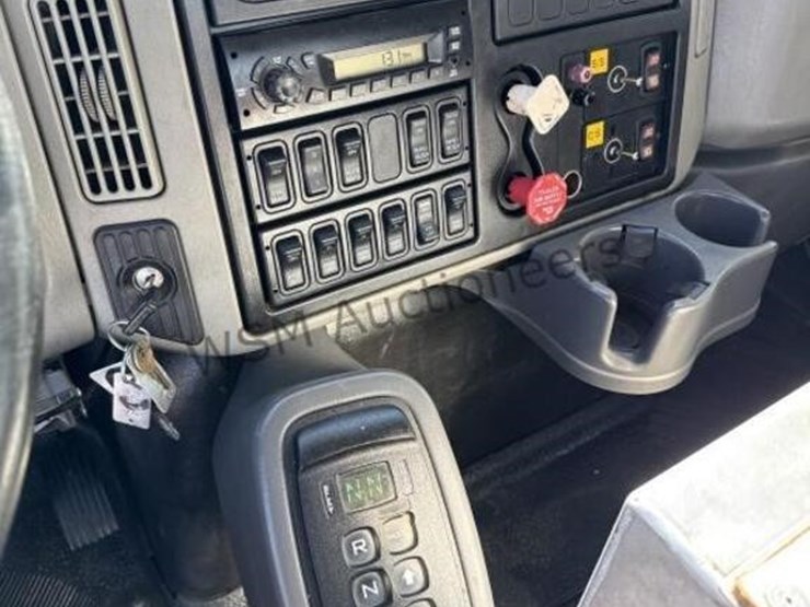 2013-international-7400-image-31