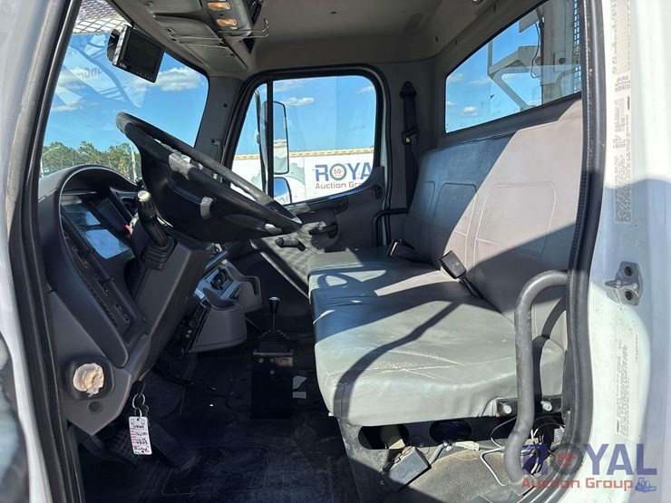 2016-freightliner-m2-106-4x4-altec-bucket-truck-image-56