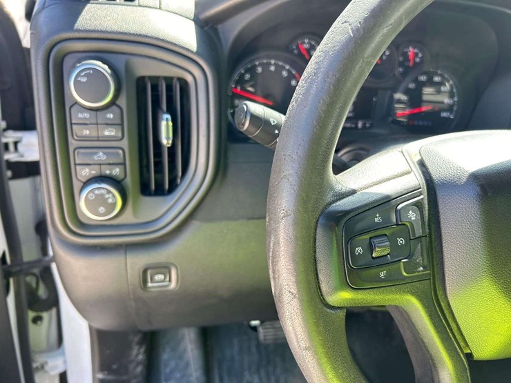 2022-chevrolet-silverado-image-13