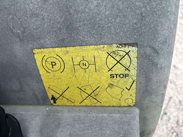 2017-peterbilt-220-image-13