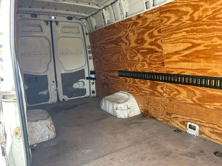 2015-freightliner-sprinter-3500-image-19