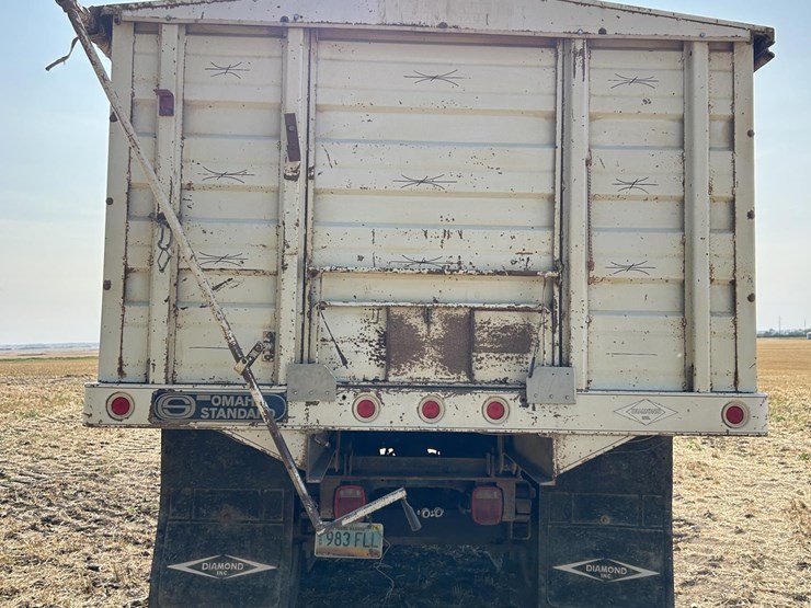 1982-international-s1700-image-10