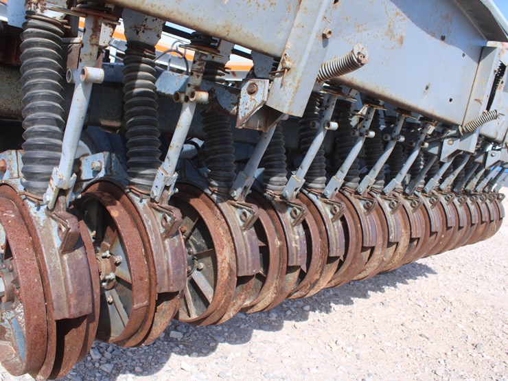 #2013-•-26-ft-crustbuster-grass-drill-image-6