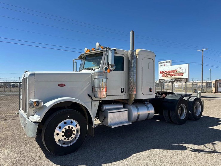 2014-peterbilt-388-image-1