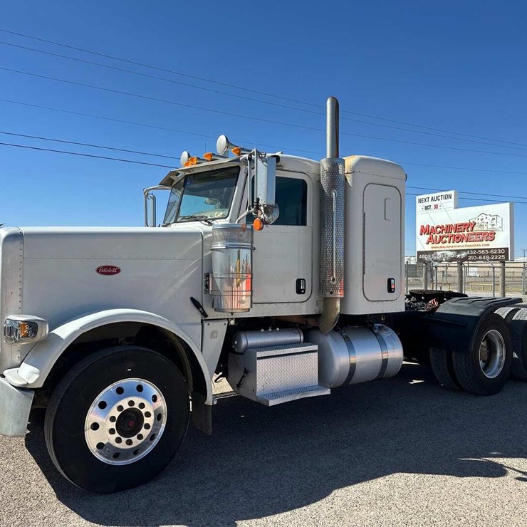 2014 PETERBILT 388