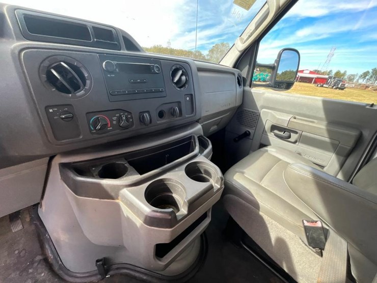 2014-ford-e350-image-35