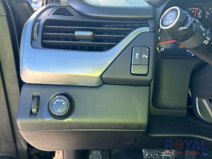 2015-cheverolet-tahoe-suv-image-15