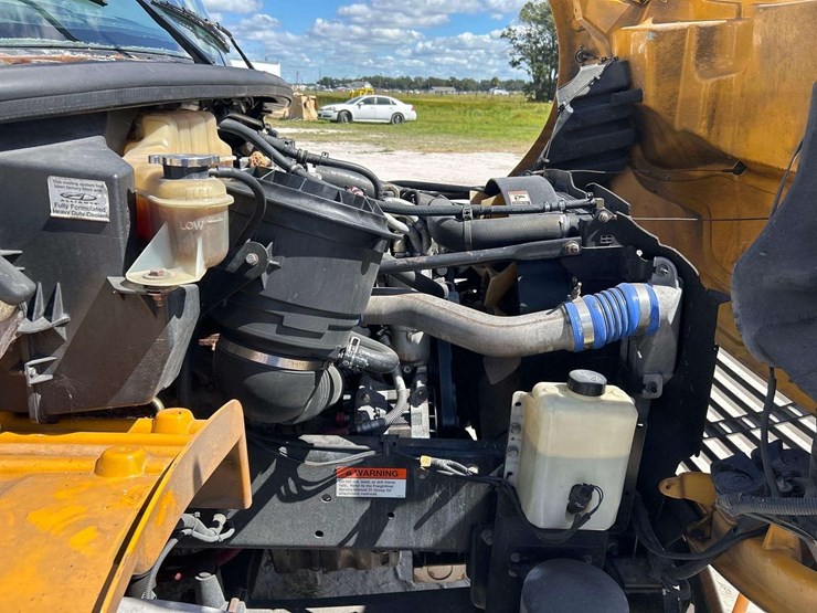 2007-freightliner-b2-image-8