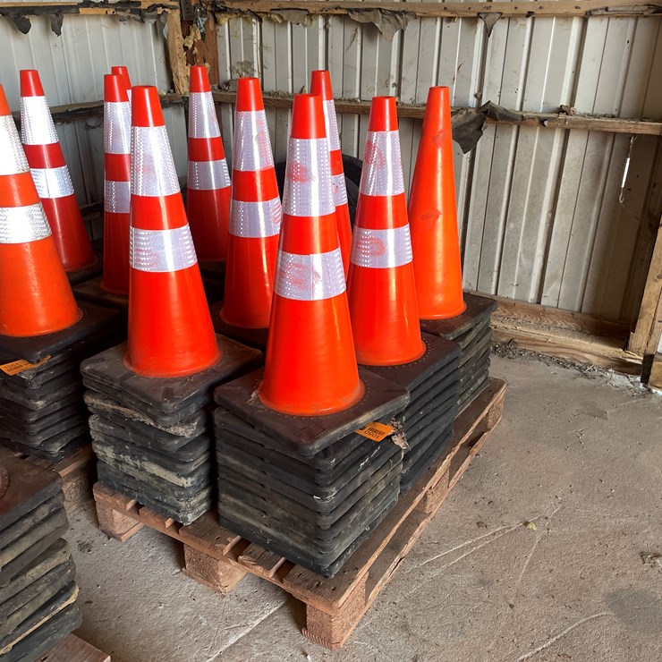 #1050 • (60) Reflective Traffic Cones