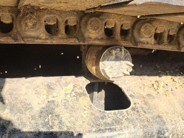 2019-caterpillar-325f-image-31