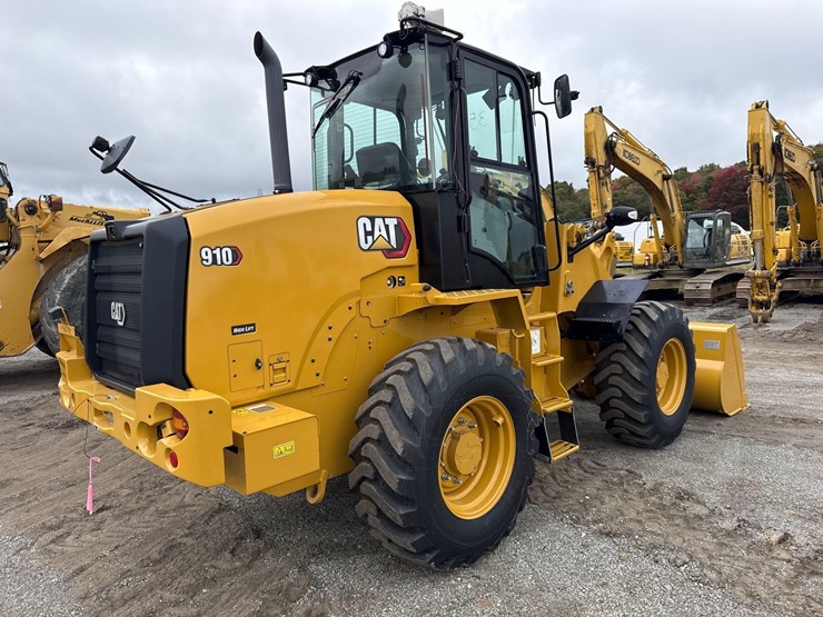 2023-caterpillar-910-image-3