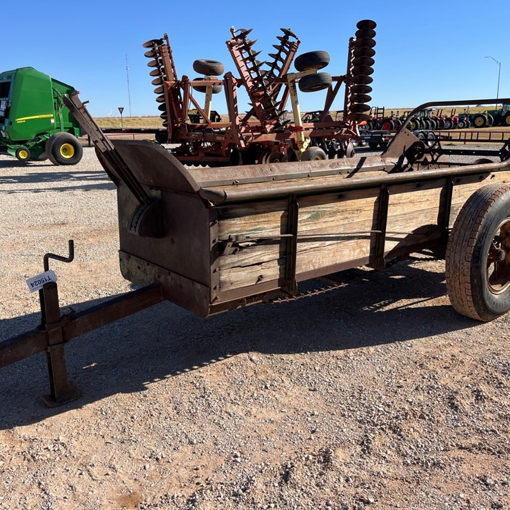 #T15024 • John Deere Manure Spreader