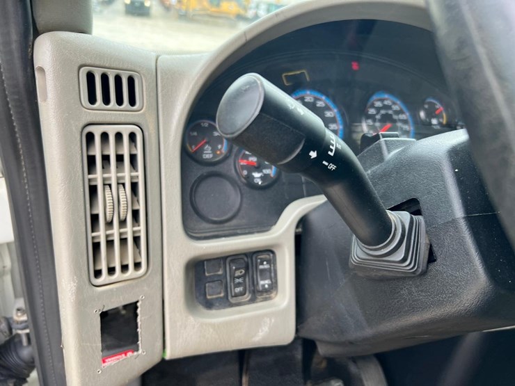 2017-international-durastar-4300-image-34