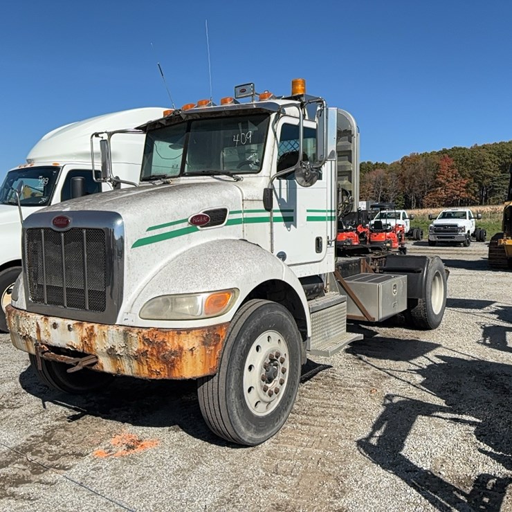 2014 PETERBILT 330