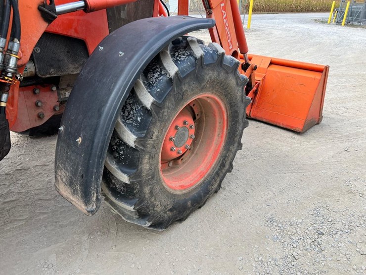 2016-kubota-m135gx-image-21