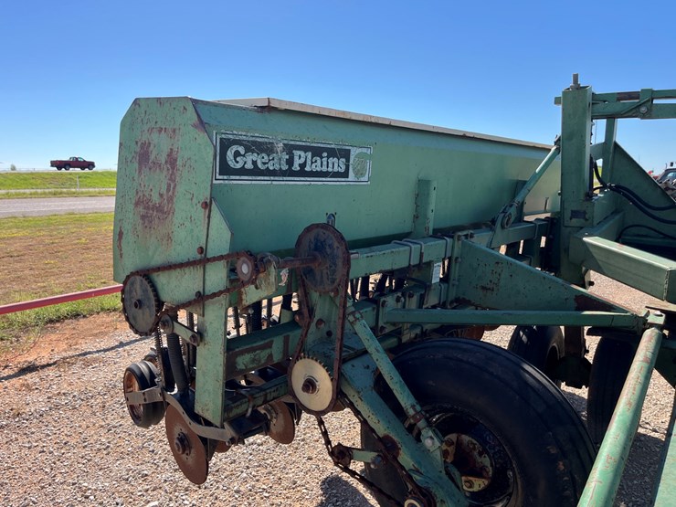 #t8082-•-great-plains-ss-24-grain-drill-image-3