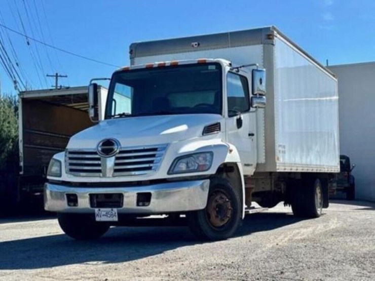 2010-hino-258-image-3