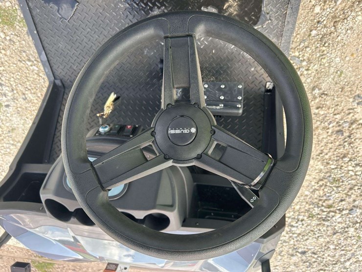 2023-vivid-ev-electric-cart-image-12