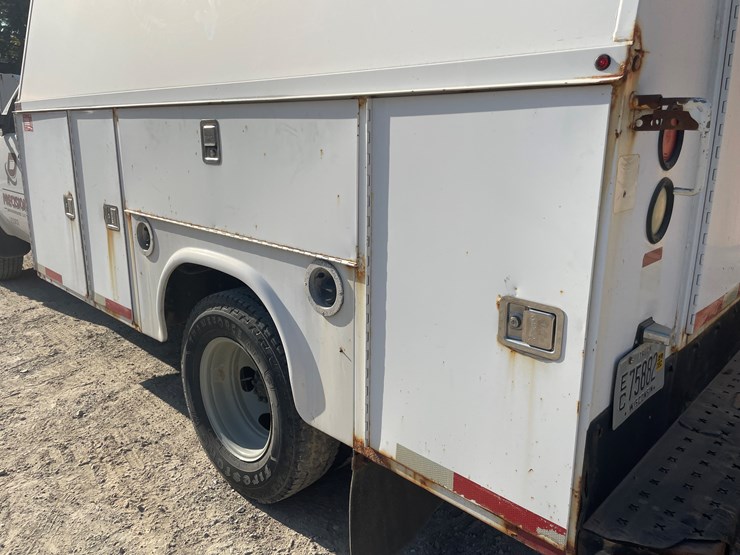 #1008-•-2012-chevy-3500-utility-truck,-(has-title)-image-29