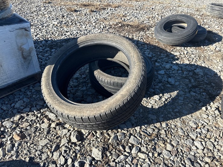 #2808-•-lot-of-(2)-tires-inv#-2808-image-1