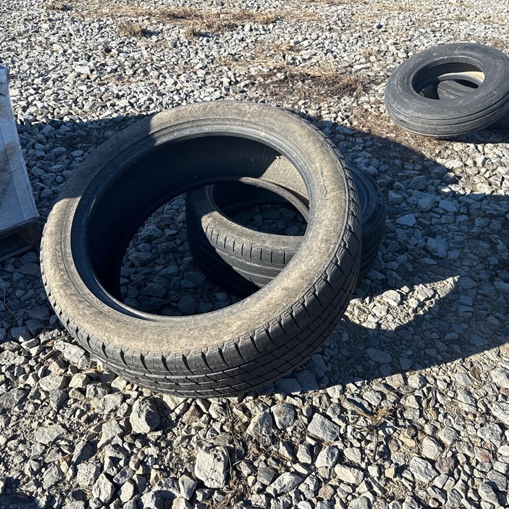 #2808 • Lot of (2) Tires Inv# 2808