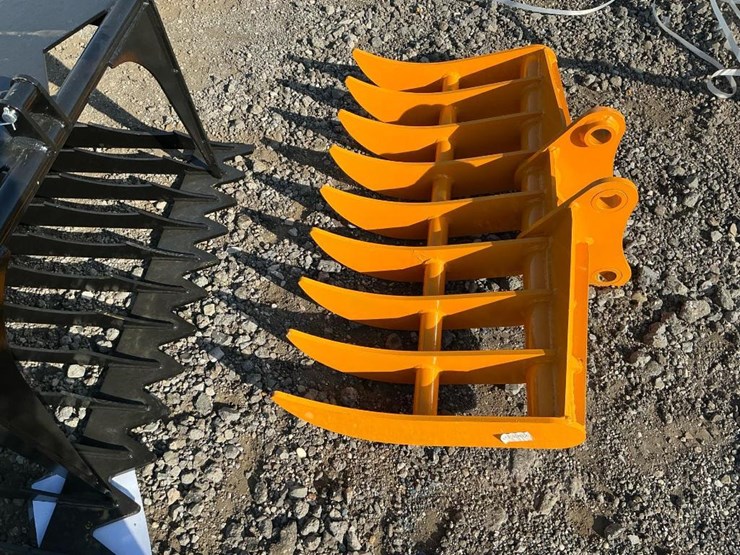 #1673-•-unused-future-cat-305-dense-teeth-rake-image-2