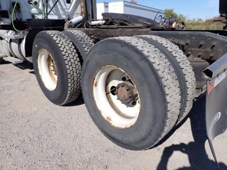 2016-freightliner-cascadia-t/a-hiway-tractor---day-image-44