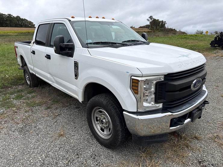 2019-ford-f350-xl-image-2
