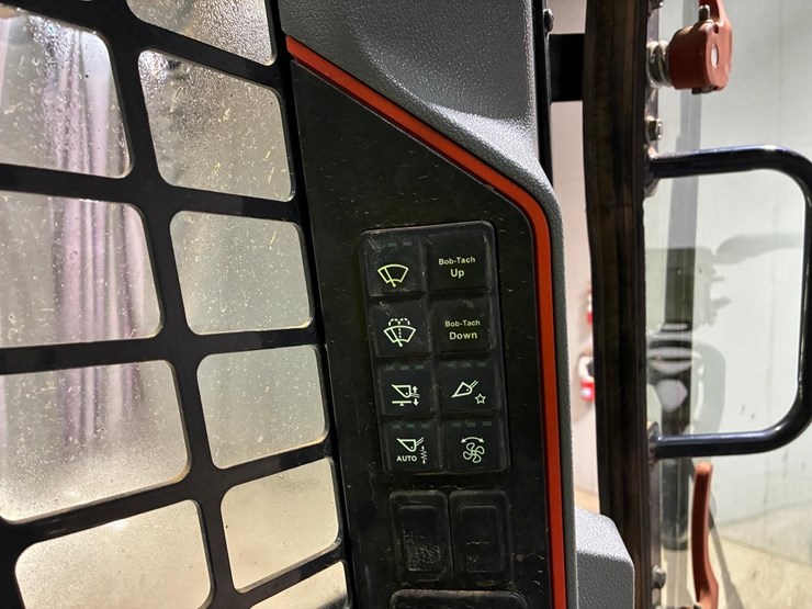 2022-bobcat-t66-image-23