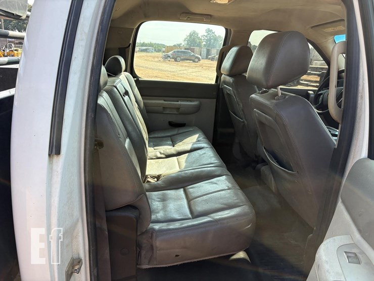 2013-gmc-sierra-3500-image-18