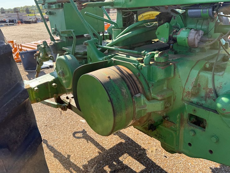 john-deere-70-image-12