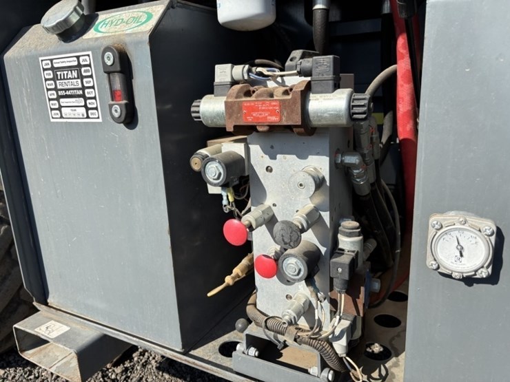 skyjack-sj6826rt-image-17